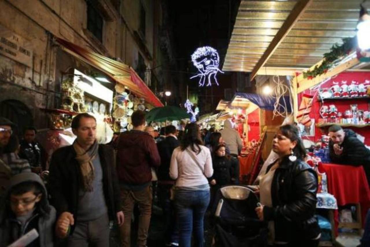 Home In Love: Vicoletto Dei Presepi Naples Extérieur photo