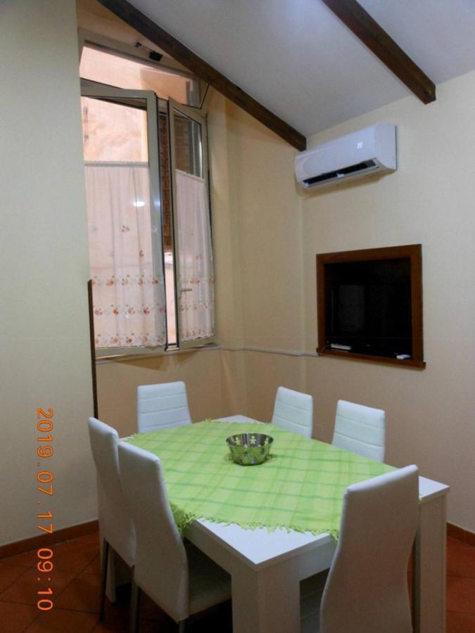 Home In Love: Vicoletto Dei Presepi Naples Extérieur photo