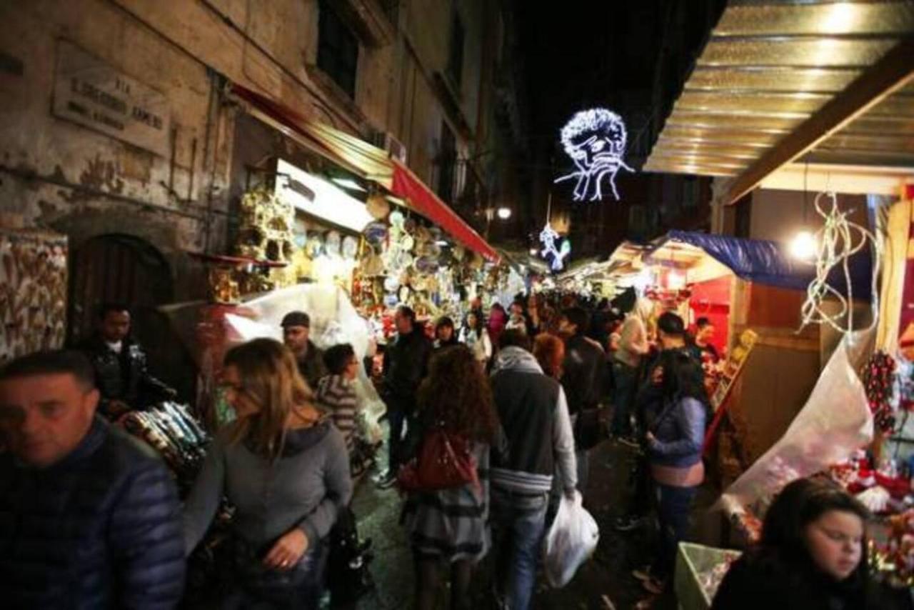 Home In Love: Vicoletto Dei Presepi Naples Extérieur photo