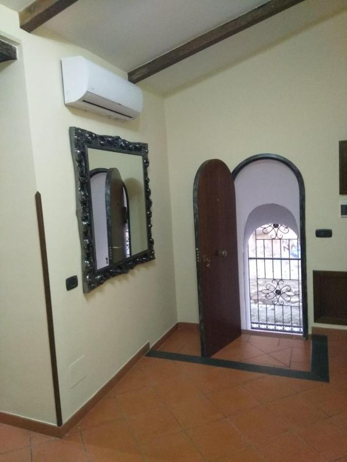 Home In Love: Vicoletto Dei Presepi Naples Extérieur photo