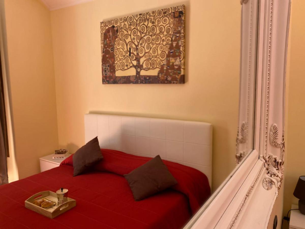 Home In Love: Vicoletto Dei Presepi Naples Extérieur photo