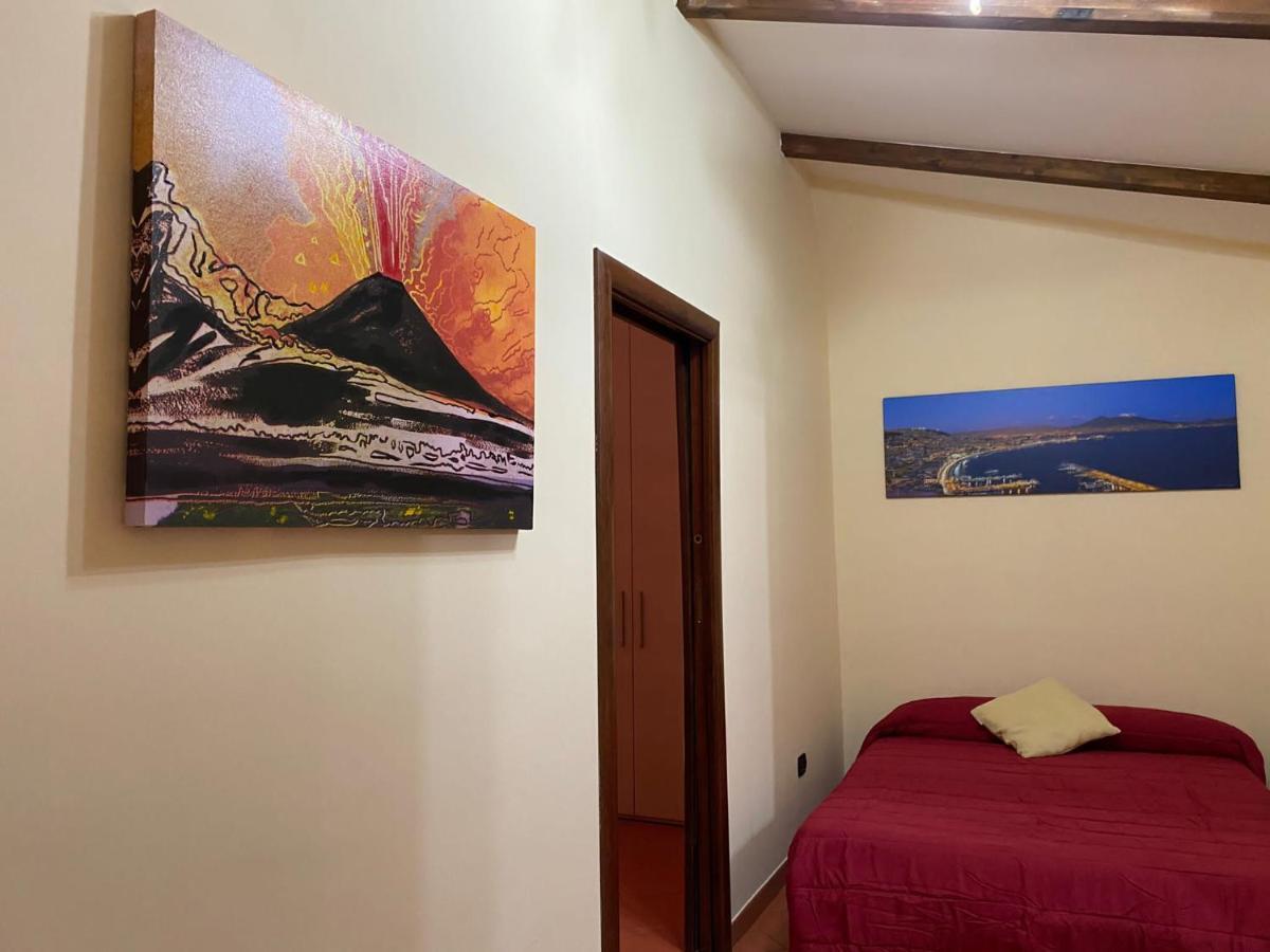 Home In Love: Vicoletto Dei Presepi Naples Extérieur photo