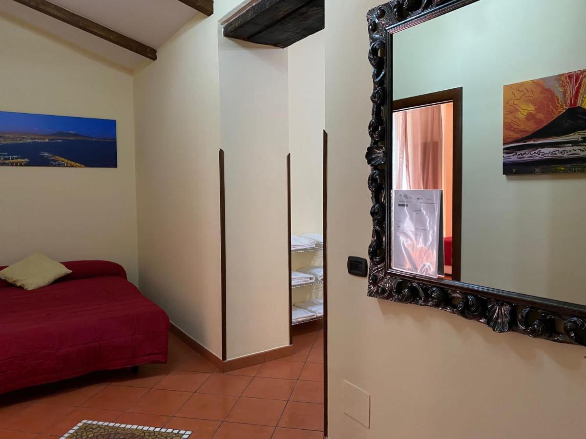 Home In Love: Vicoletto Dei Presepi Naples Extérieur photo