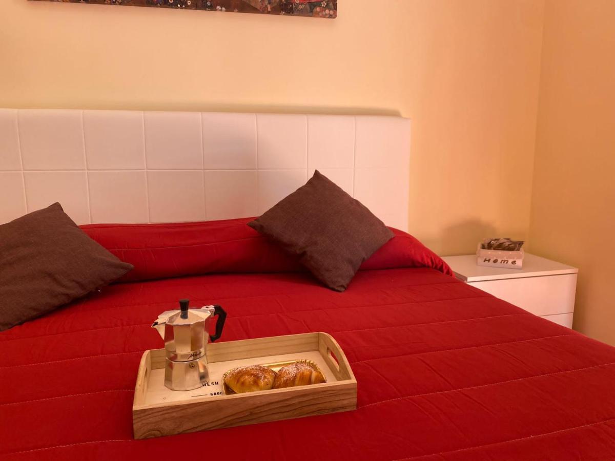 Home In Love: Vicoletto Dei Presepi Naples Extérieur photo