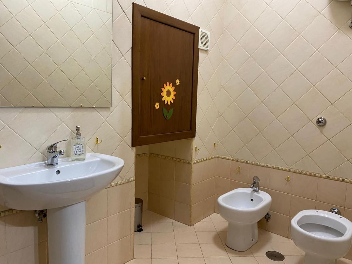Home In Love: Vicoletto Dei Presepi Naples Extérieur photo