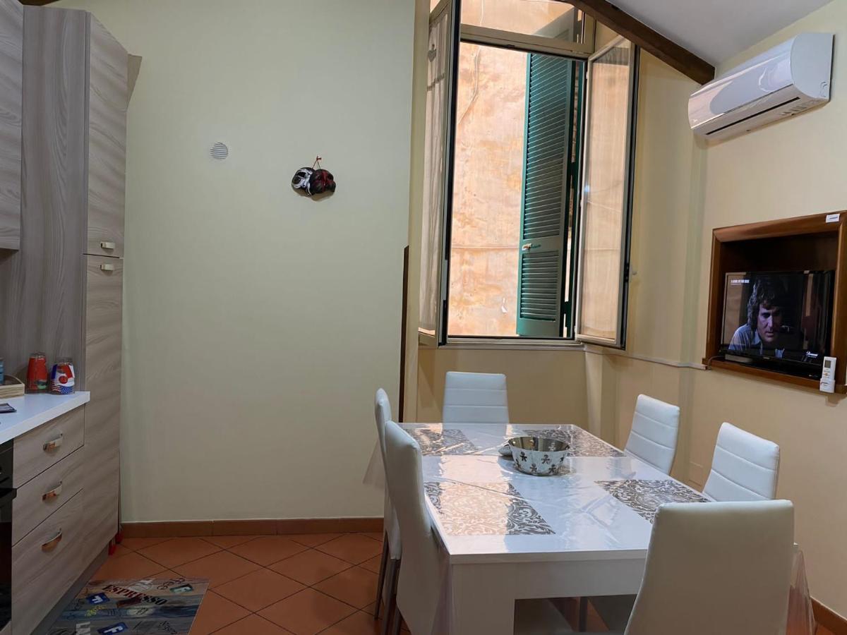 Home In Love: Vicoletto Dei Presepi Naples Extérieur photo