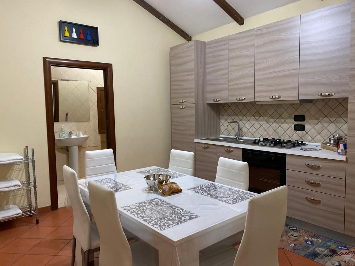 Home In Love: Vicoletto Dei Presepi Naples Extérieur photo