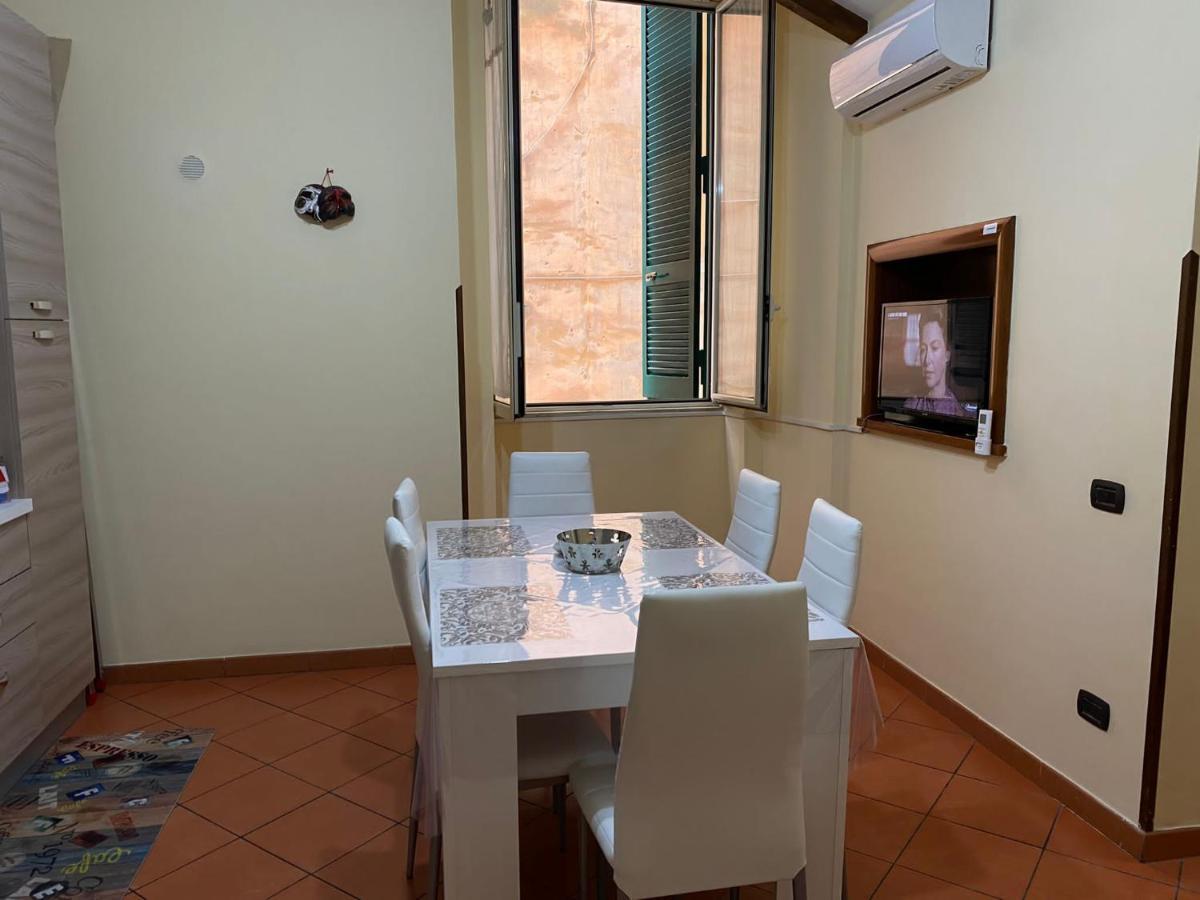 Home In Love: Vicoletto Dei Presepi Naples Extérieur photo