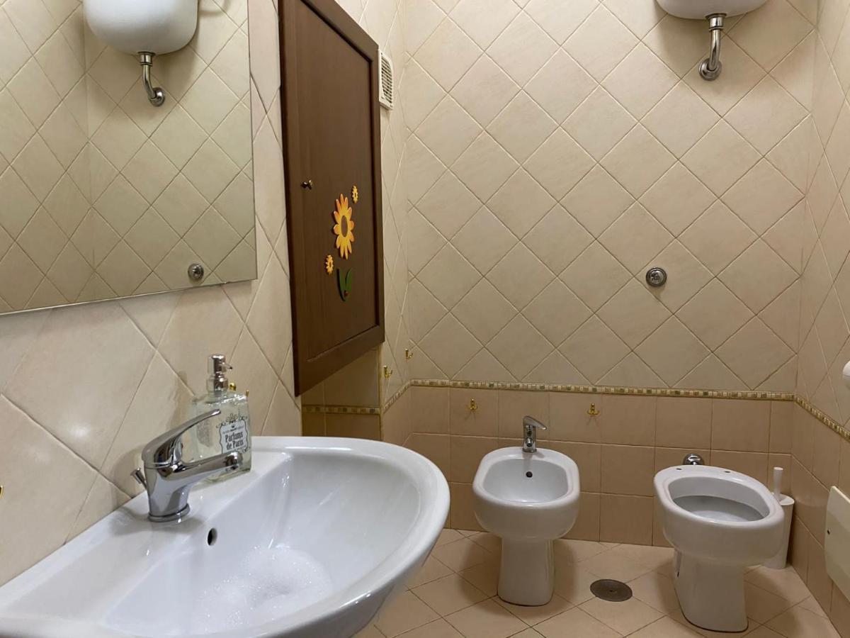 Home In Love: Vicoletto Dei Presepi Naples Extérieur photo