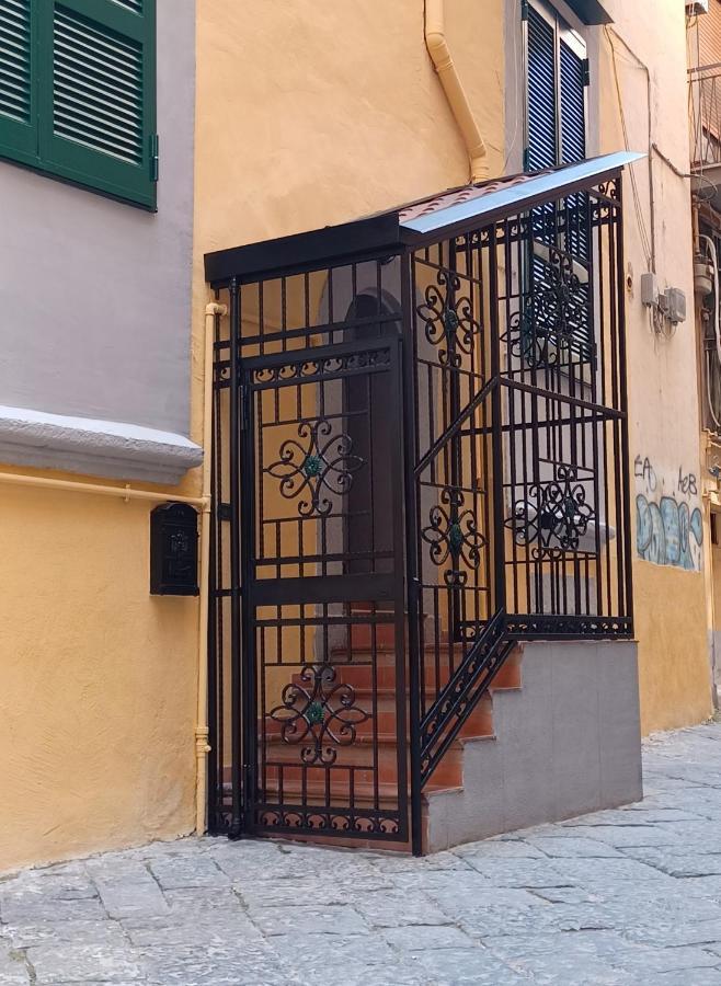Home In Love: Vicoletto Dei Presepi Naples Extérieur photo